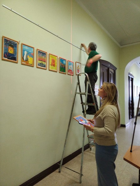 Яркие работы украшают стены “Вологодской областной детской библиотеки”